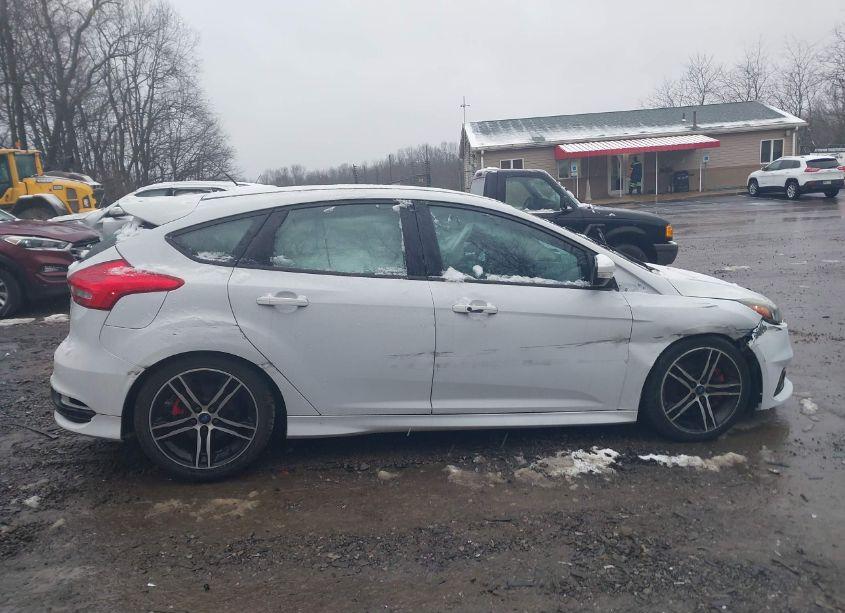 Photo 14 of 2018 Ford Focus ST (VIN 1FADP3L9XJL292089)