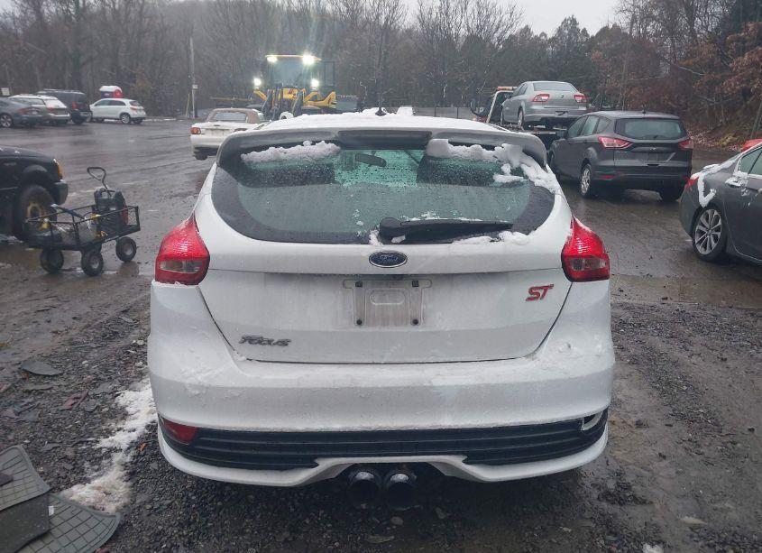 Photo 17 of 2018 Ford Focus ST (VIN 1FADP3L9XJL292089)