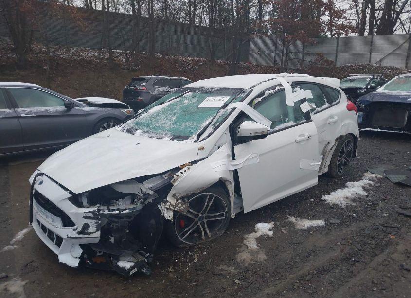 Photo 2 of 2018 Ford Focus ST (VIN 1FADP3L9XJL292089)