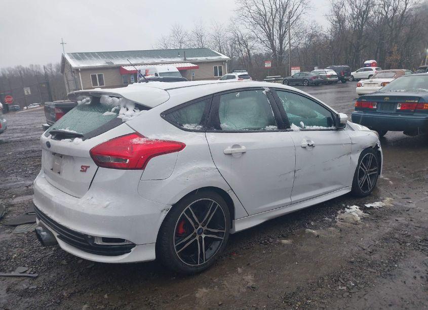 Photo 4 of 2018 Ford Focus ST (VIN 1FADP3L9XJL292089)