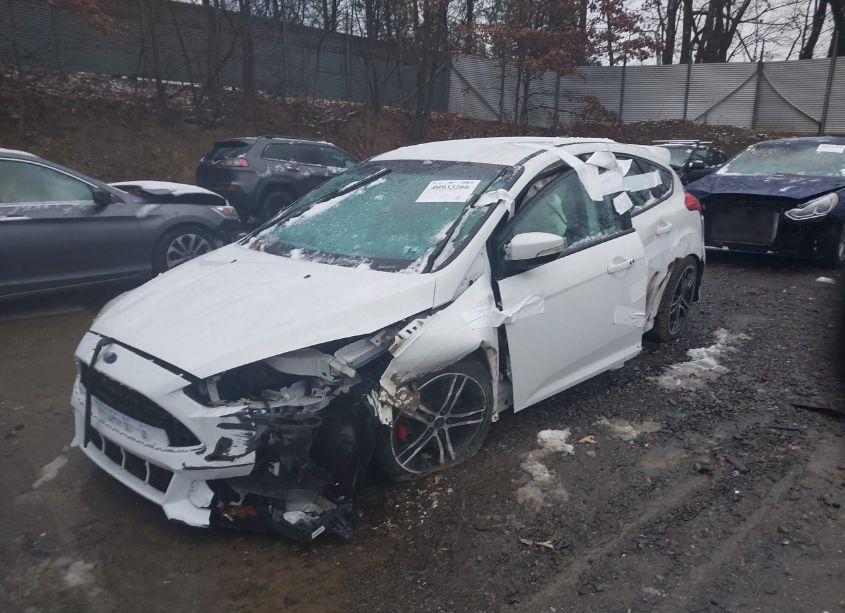 Photo 6 of 2018 Ford Focus ST (VIN 1FADP3L9XJL292089)