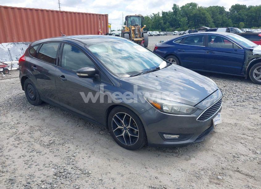 2017 Ford Focus SEL (VIN 1FADP3M21HL264595) main photo