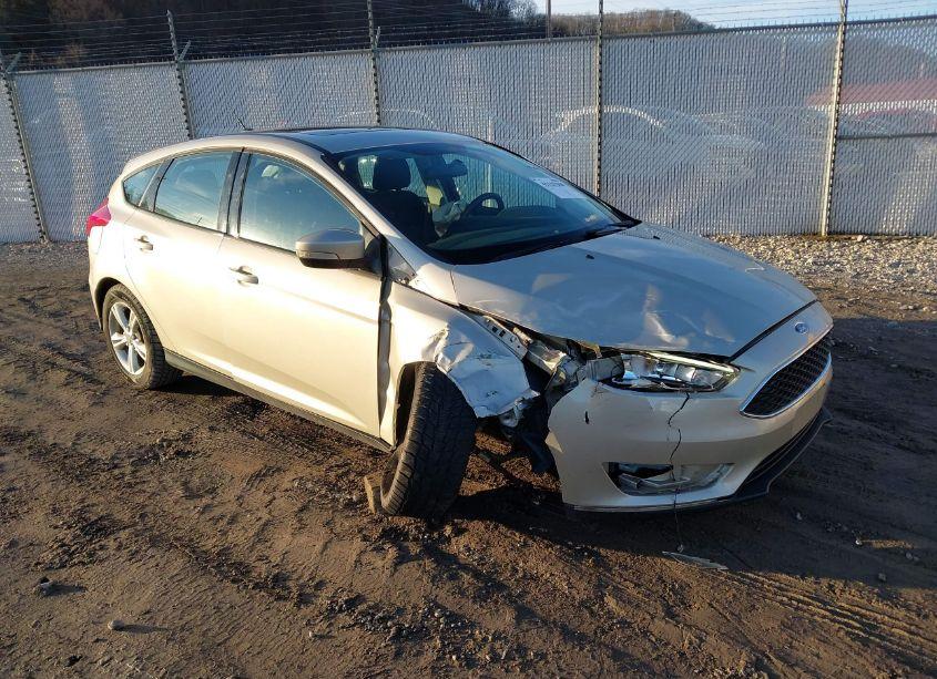 2017 Ford Focus SEL (VIN 1FADP3M21HL313018) main photo