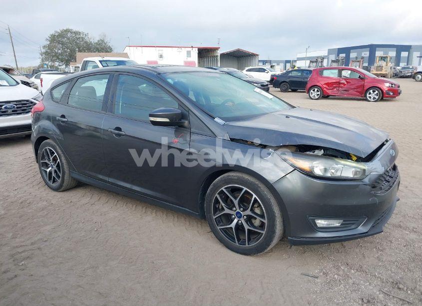 2017 Ford Focus SEL (VIN 1FADP3M21HL337948) main photo