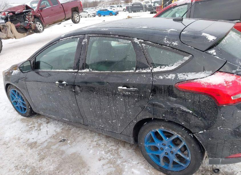 Photo 14 of 2017 Ford Focus SEL (VIN 1FADP3M22HL222002)