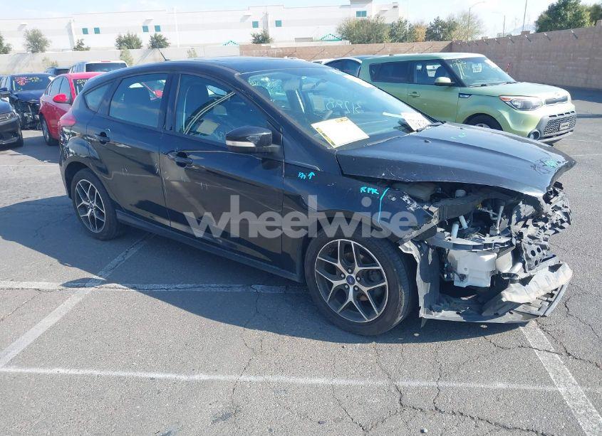 2017 Ford Focus SEL (VIN 1FADP3M22HL309995) main photo