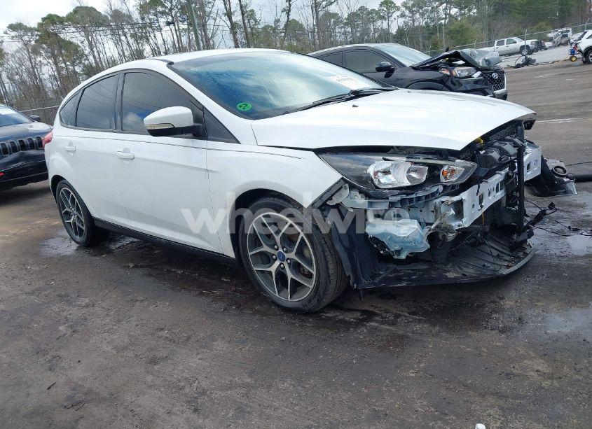 2018 Ford Focus SEL (VIN 1FADP3M22JL234527) main photo