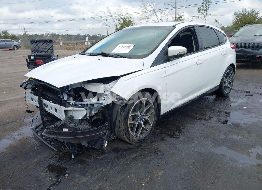 Photo 2 of 2018 Ford Focus SEL (VIN 1FADP3M22JL234527)