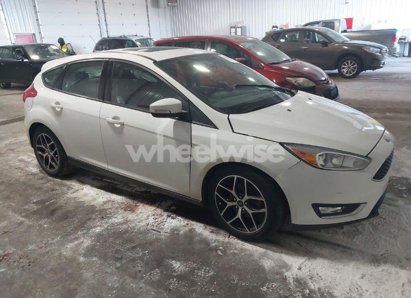 2018 Ford Focus SEL (VIN 1FADP3M23JL221625) main photo