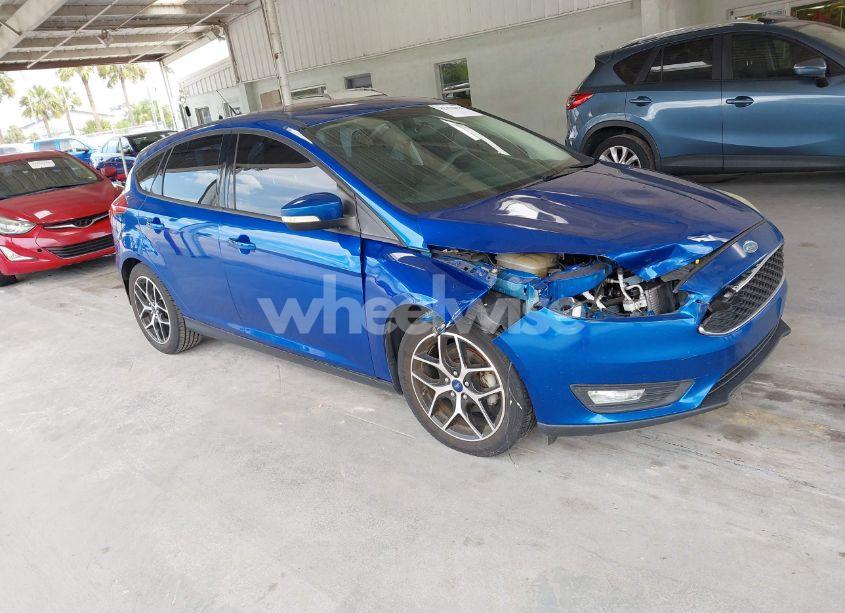 2018 Ford Focus SEL (VIN 1FADP3M23JL227117) main photo