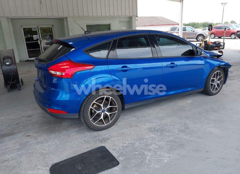 Photo 4 of 2018 Ford Focus SEL (VIN 1FADP3M23JL227117)