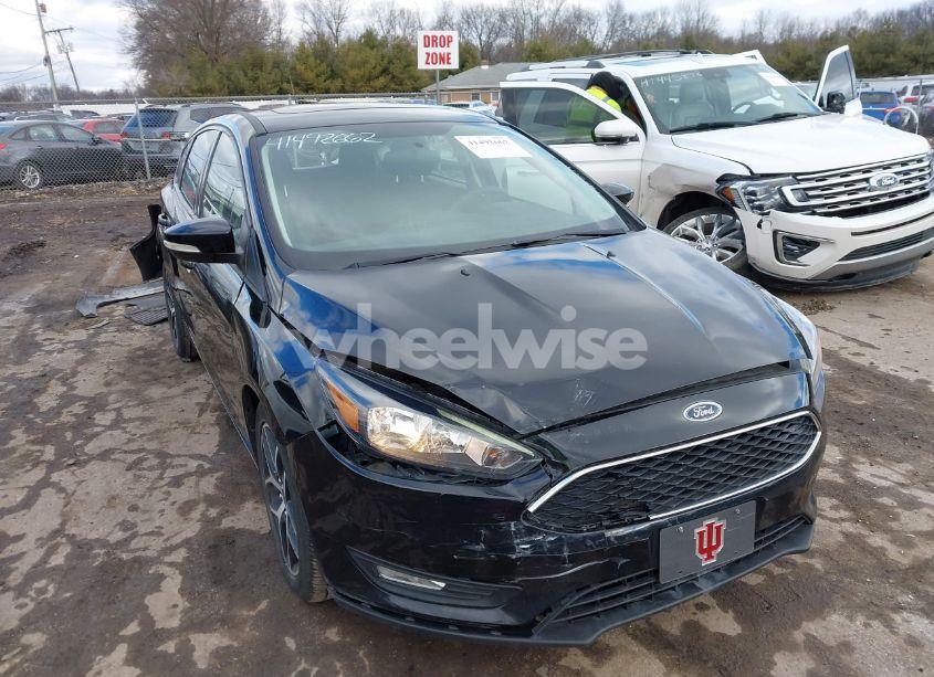 2018 Ford Focus SEL (VIN 1FADP3M23JL285454) main photo