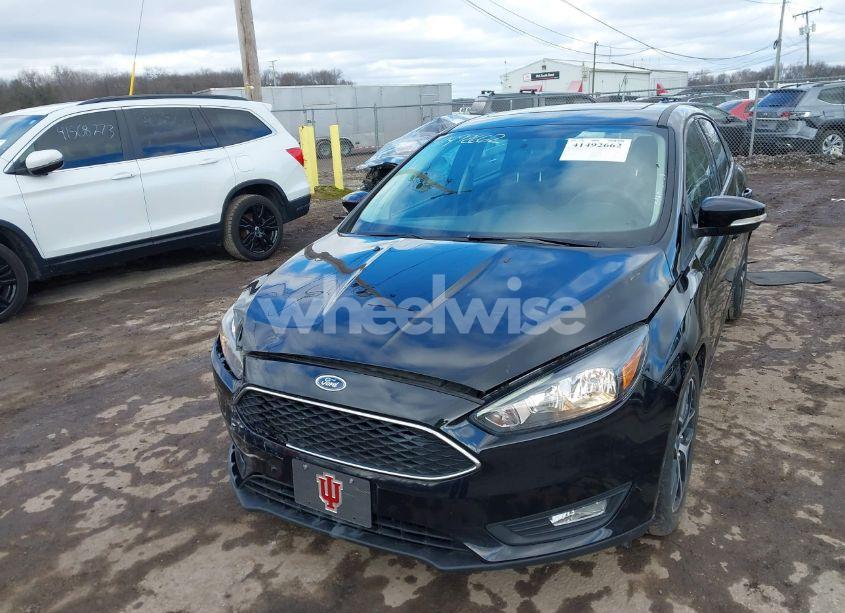 Photo 2 of 2018 Ford Focus SEL (VIN 1FADP3M23JL285454)