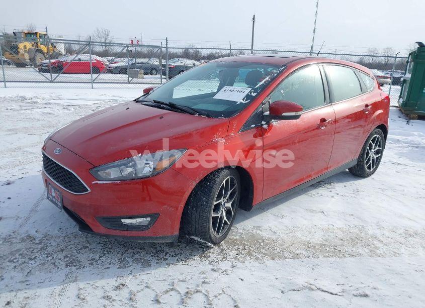 Photo 2 of 2018 Ford Focus SEL (VIN 1FADP3M23JL292517)