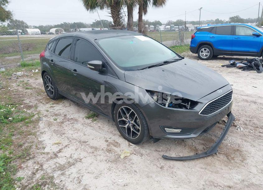 2017 Ford Focus SEL (VIN 1FADP3M24HL307570) main photo