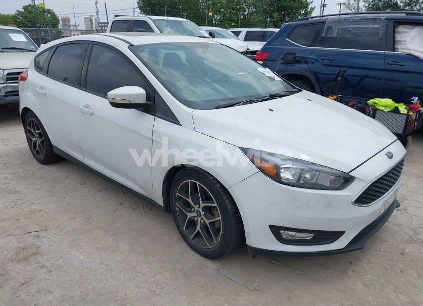 2017 Ford Focus SEL (VIN 1FADP3M24HL342397) main photo