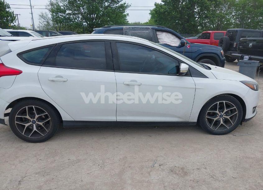 Photo 13 of 2017 Ford Focus SEL (VIN 1FADP3M24HL342397)
