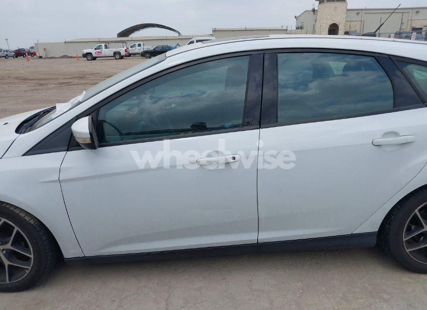 Photo 14 of 2017 Ford Focus SEL (VIN 1FADP3M24HL342397)