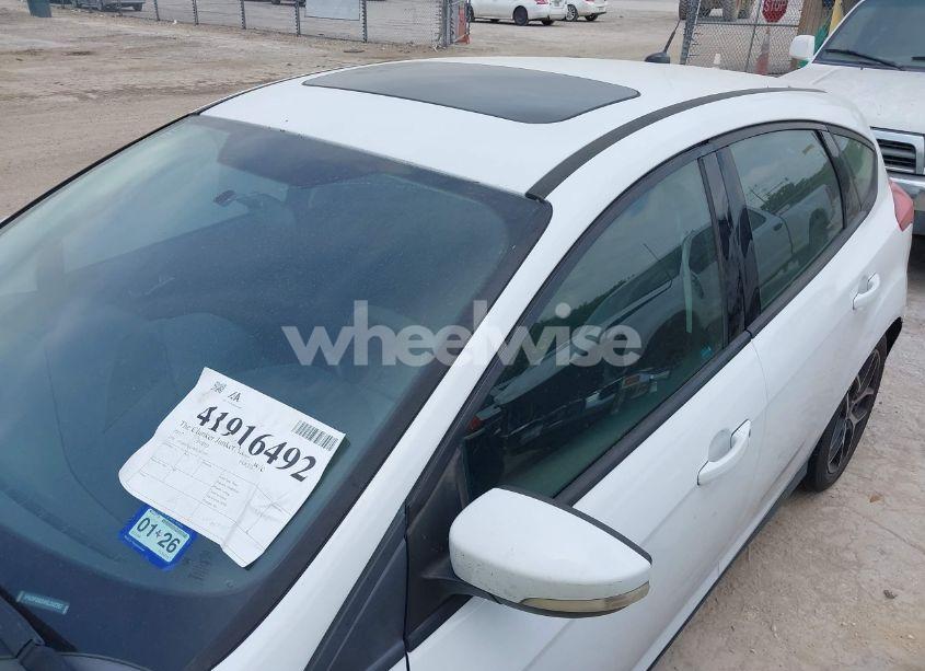 Photo 6 of 2017 Ford Focus SEL (VIN 1FADP3M24HL342397)