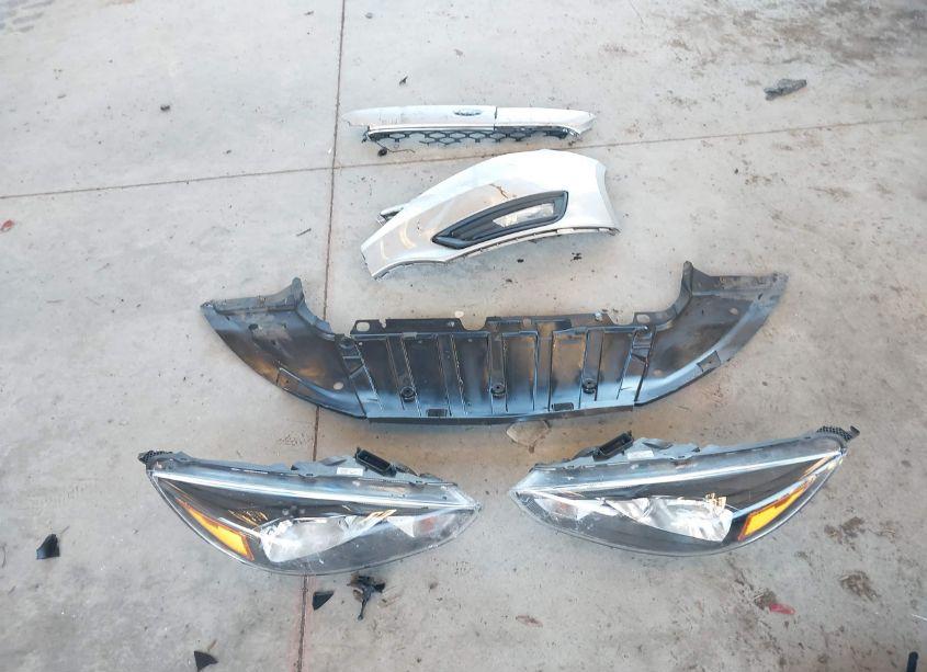 Photo 12 of 2018 Ford Focus SEL (VIN 1FADP3M24JL233640)