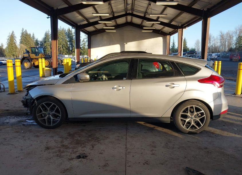 Photo 15 of 2018 Ford Focus SEL (VIN 1FADP3M24JL233640)