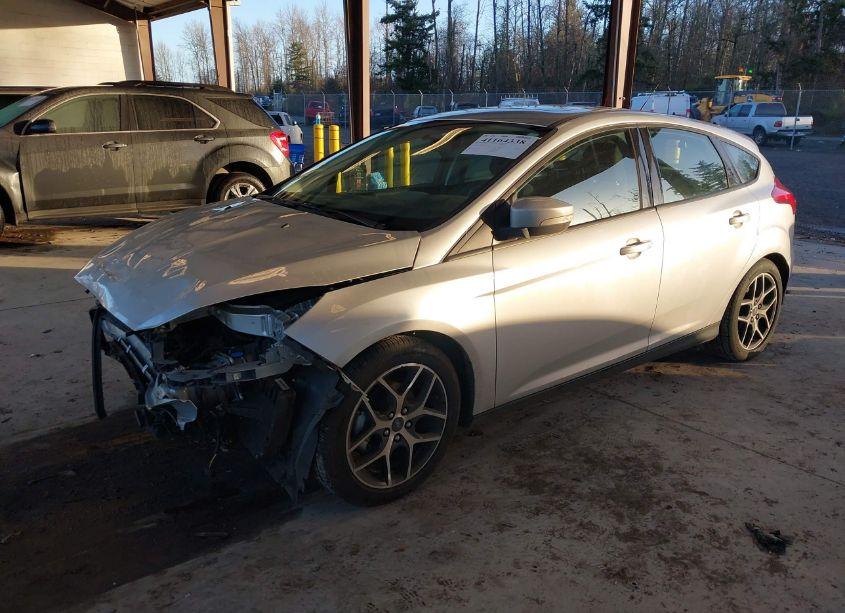 Photo 2 of 2018 Ford Focus SEL (VIN 1FADP3M24JL233640)