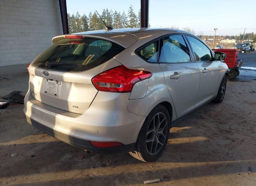 Photo 4 of 2018 Ford Focus SEL (VIN 1FADP3M24JL233640)