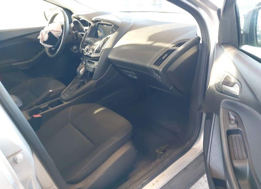 Photo 5 of 2018 Ford Focus SEL (VIN 1FADP3M24JL233640)