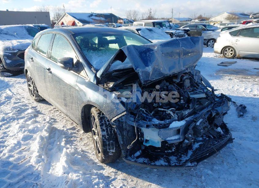 2018 Ford Focus SEL (VIN 1FADP3M24JL301080) main photo