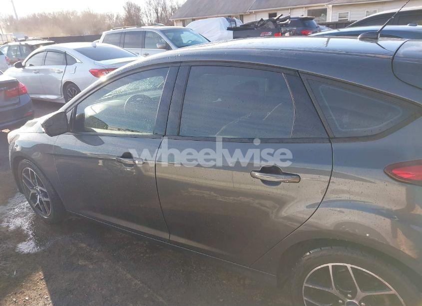 Photo 14 of 2017 Ford Focus SEL (VIN 1FADP3M25HL326967)