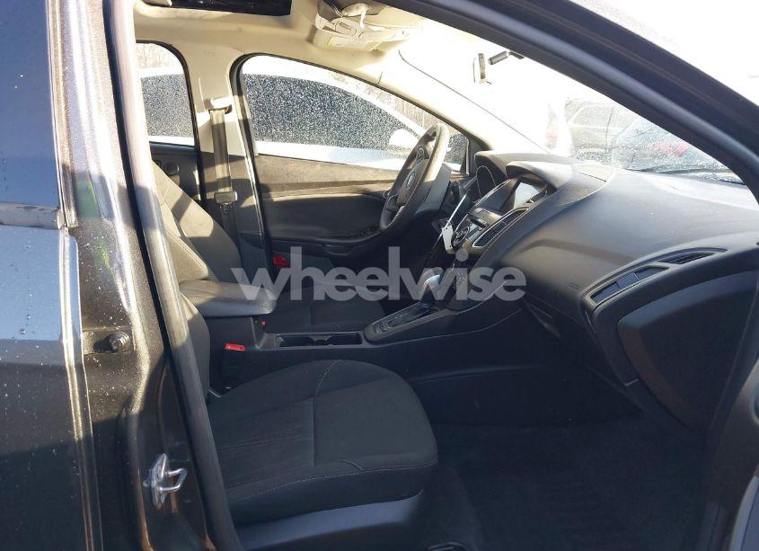 Photo 5 of 2017 Ford Focus SEL (VIN 1FADP3M25HL326967)