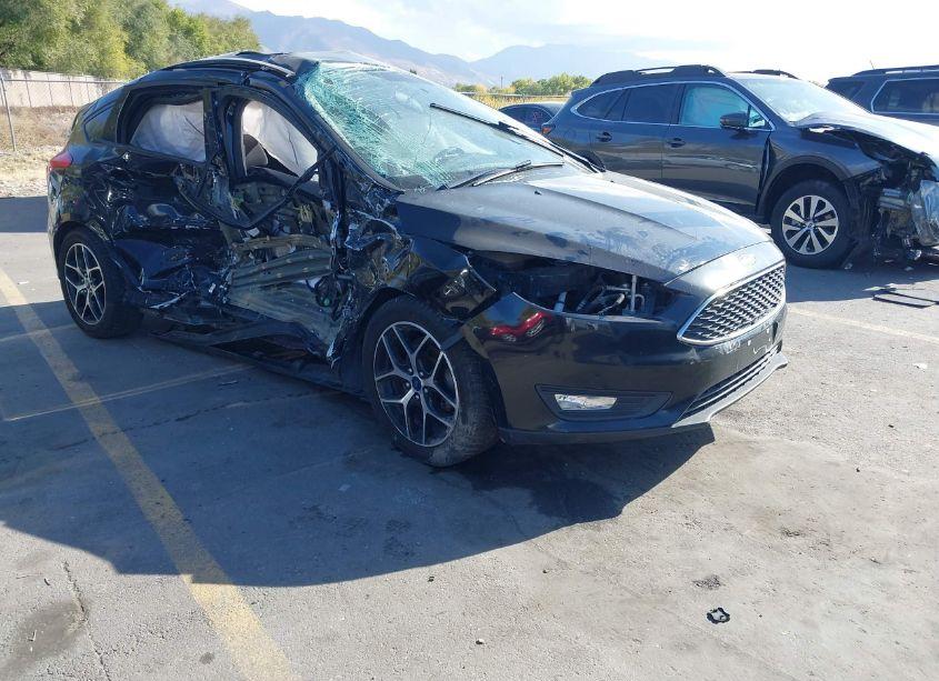 2017 Ford Focus SEL (VIN 1FADP3M27HL227888) main photo