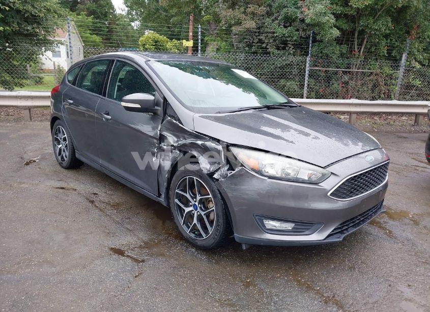 2017 Ford Focus SEL (VIN 1FADP3M28HL252041) main photo