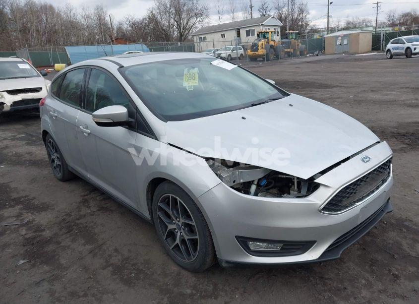 2017 Ford Focus SEL (VIN 1FADP3M28HL261824) main photo