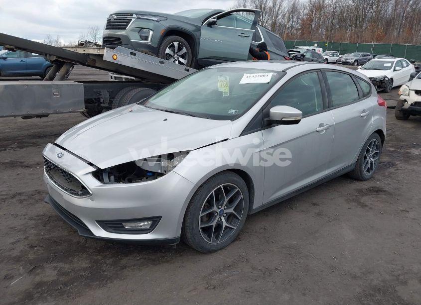 Photo 2 of 2017 Ford Focus SEL (VIN 1FADP3M28HL261824)