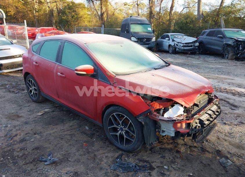 2018 Ford Focus SEL (VIN 1FADP3M28JL307349) main photo
