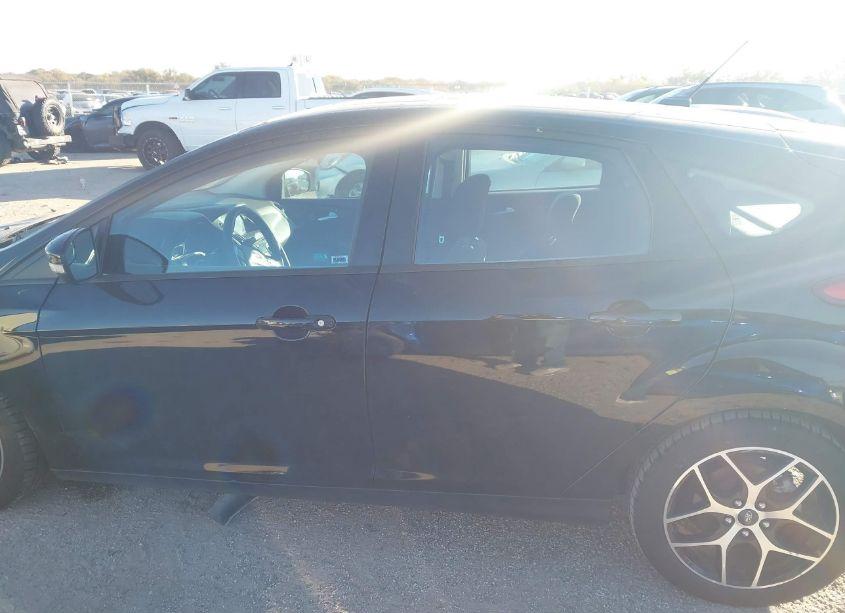 Photo 14 of 2017 Ford Focus SEL (VIN 1FADP3M2XHL277488)