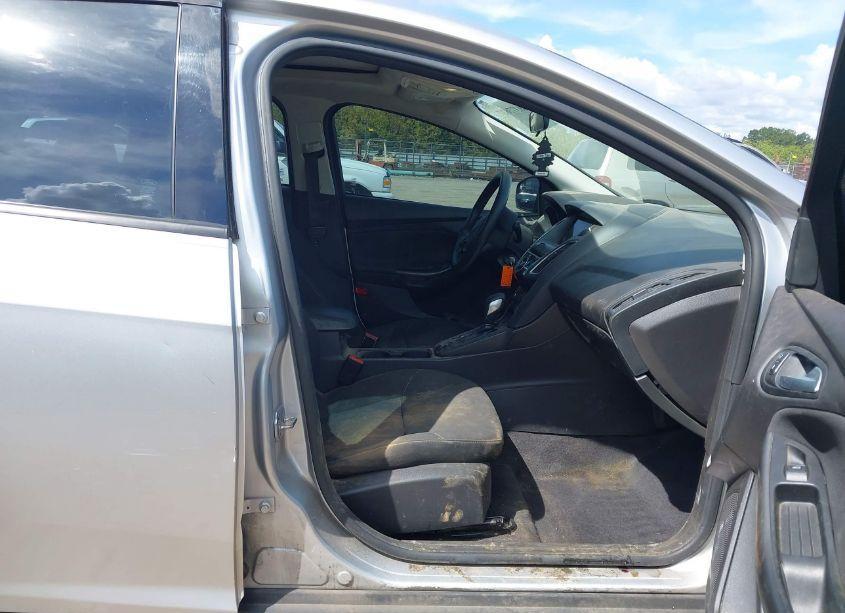 Photo 5 of 2017 Ford Focus SEL (VIN 1FADP3M2XHL338046)