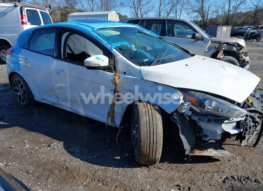 2018 Ford Focus SEL (VIN 1FADP3M2XJL221122) main photo