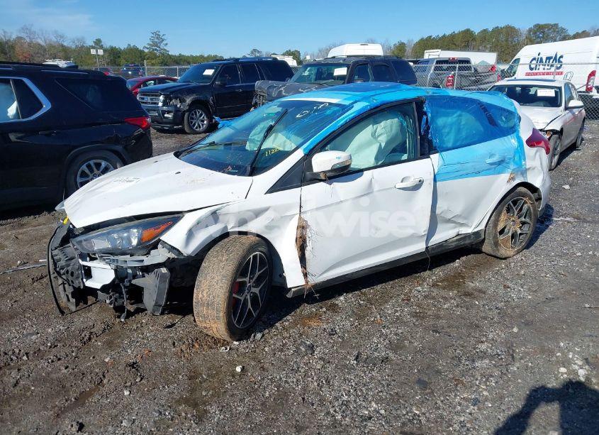 Photo 2 of 2018 Ford Focus SEL (VIN 1FADP3M2XJL221122)