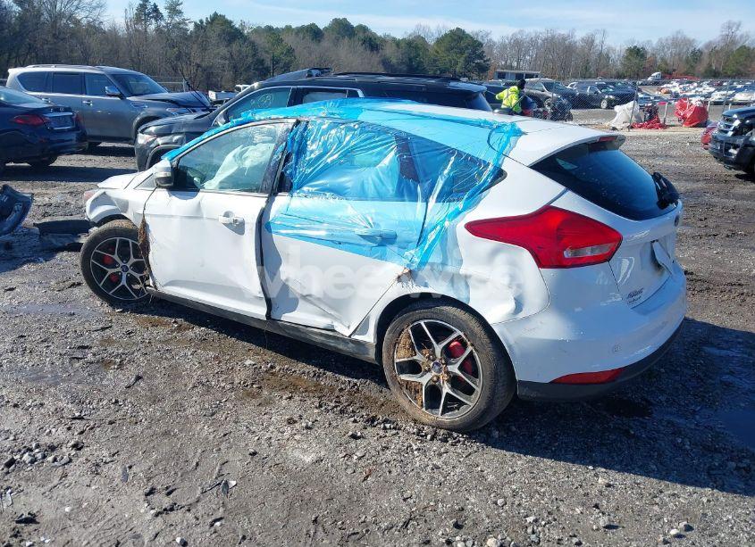 Photo 3 of 2018 Ford Focus SEL (VIN 1FADP3M2XJL221122)