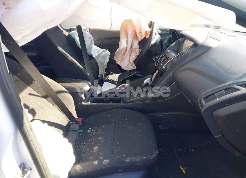 Photo 5 of 2018 Ford Focus SEL (VIN 1FADP3M2XJL221122)