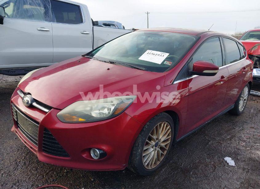 Photo 2 of 2014 Ford Focus TITANIUM (VIN 1FADP3N20EL379148)