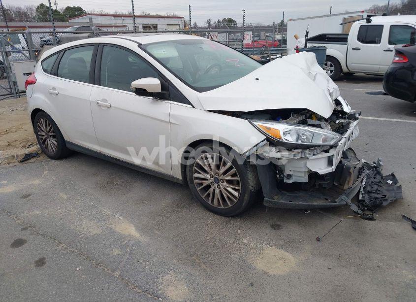 2015 Ford Focus TITANIUM (VIN 1FADP3N20FL285935) main photo