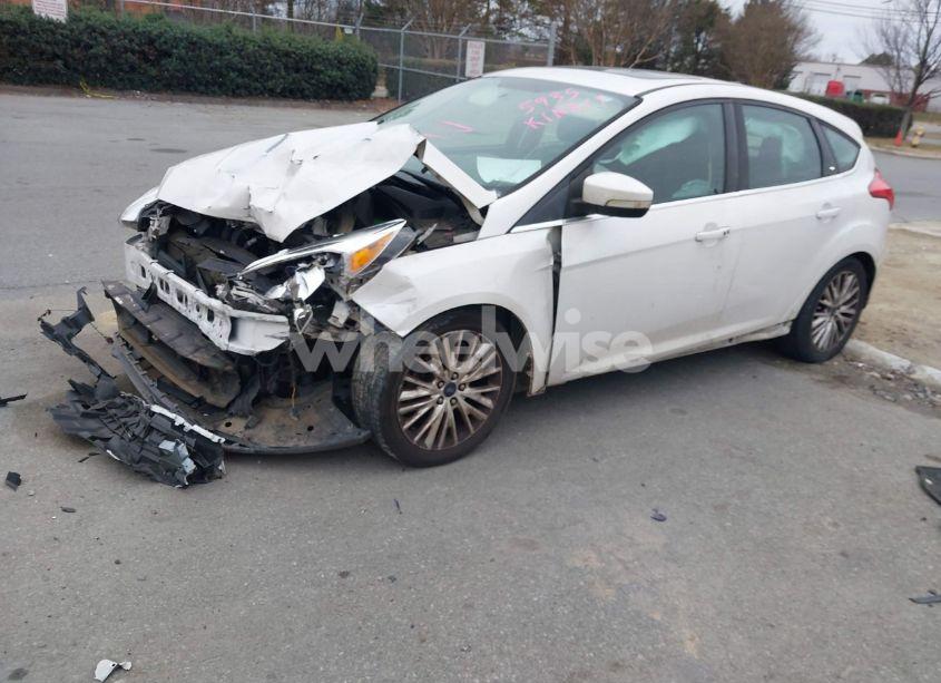 Photo 2 of 2015 Ford Focus TITANIUM (VIN 1FADP3N20FL285935)