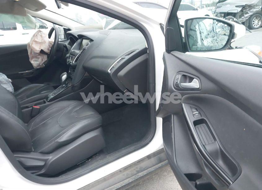 Photo 5 of 2015 Ford Focus TITANIUM (VIN 1FADP3N20FL285935)