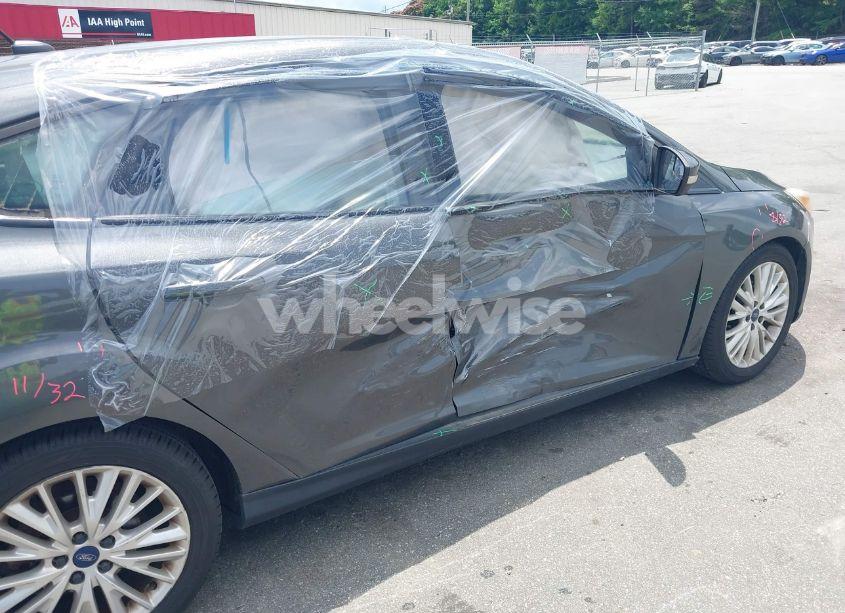 Photo 6 of 2016 Ford Focus TITANIUM (VIN 1FADP3N20GL275763)