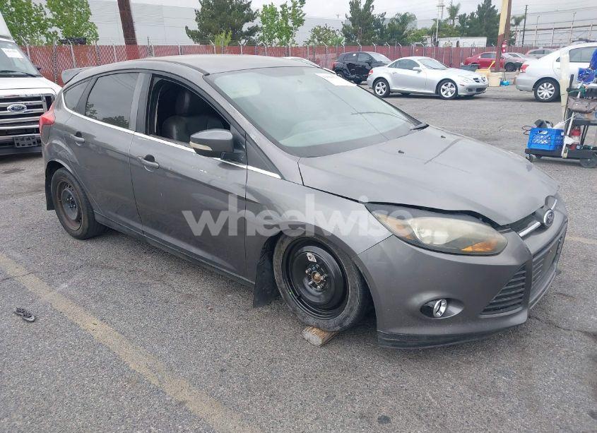 2013 Ford Focus TITANIUM (VIN 1FADP3N21DL190250) main photo