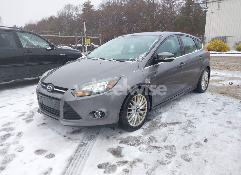 Photo 2 of 2014 Ford Focus TITANIUM (VIN 1FADP3N21EL401691)