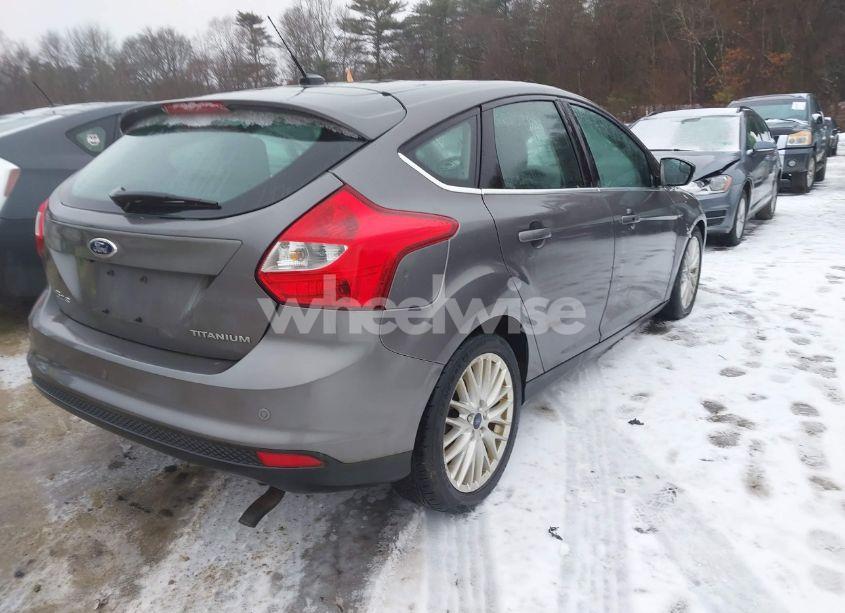 Photo 4 of 2014 Ford Focus TITANIUM (VIN 1FADP3N21EL401691)